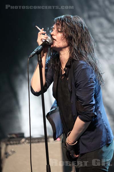 THE DEAD WEATHER - 2009-06-29 - PARIS - La Cigale - Alison Nicole Mosshart